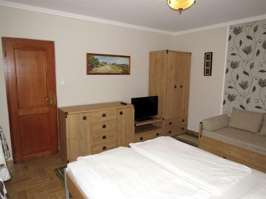 Вилла Szegfu Apartman Хайдусобосло Экстерьер фото